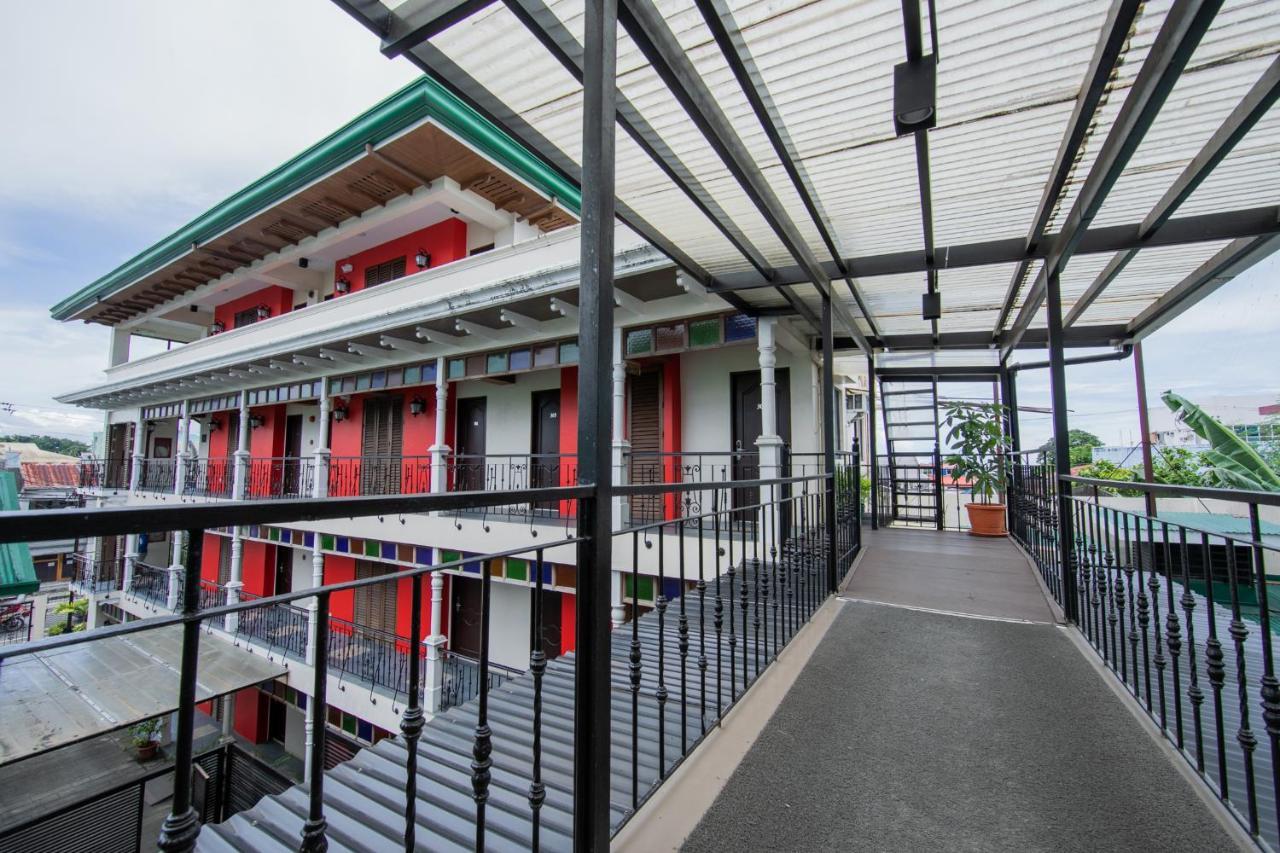 Rosvenil Hotel Таклобан Екстериор снимка