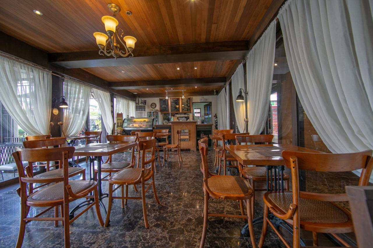 Rosvenil Hotel Таклобан Екстериор снимка