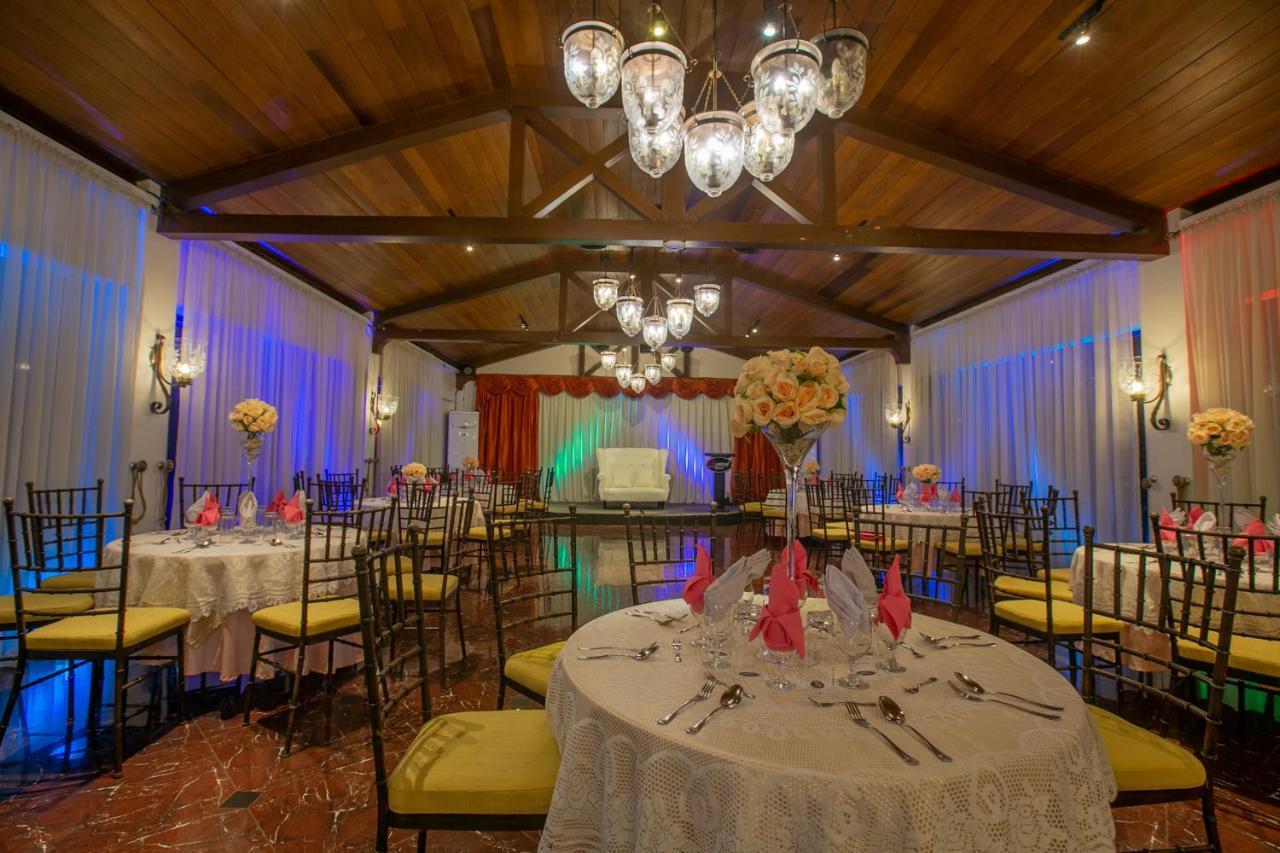 Rosvenil Hotel Таклобан Екстериор снимка