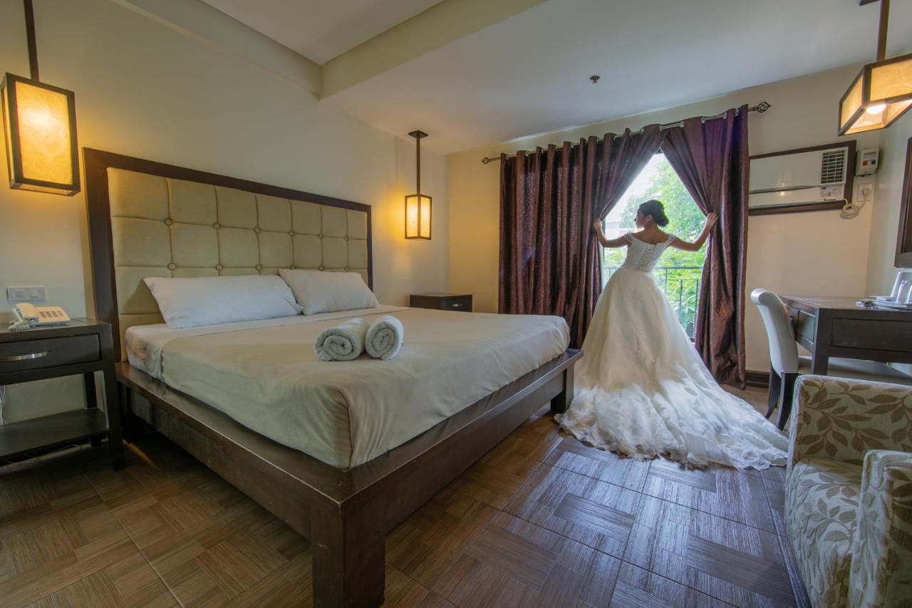 Rosvenil Hotel Таклобан Екстериор снимка