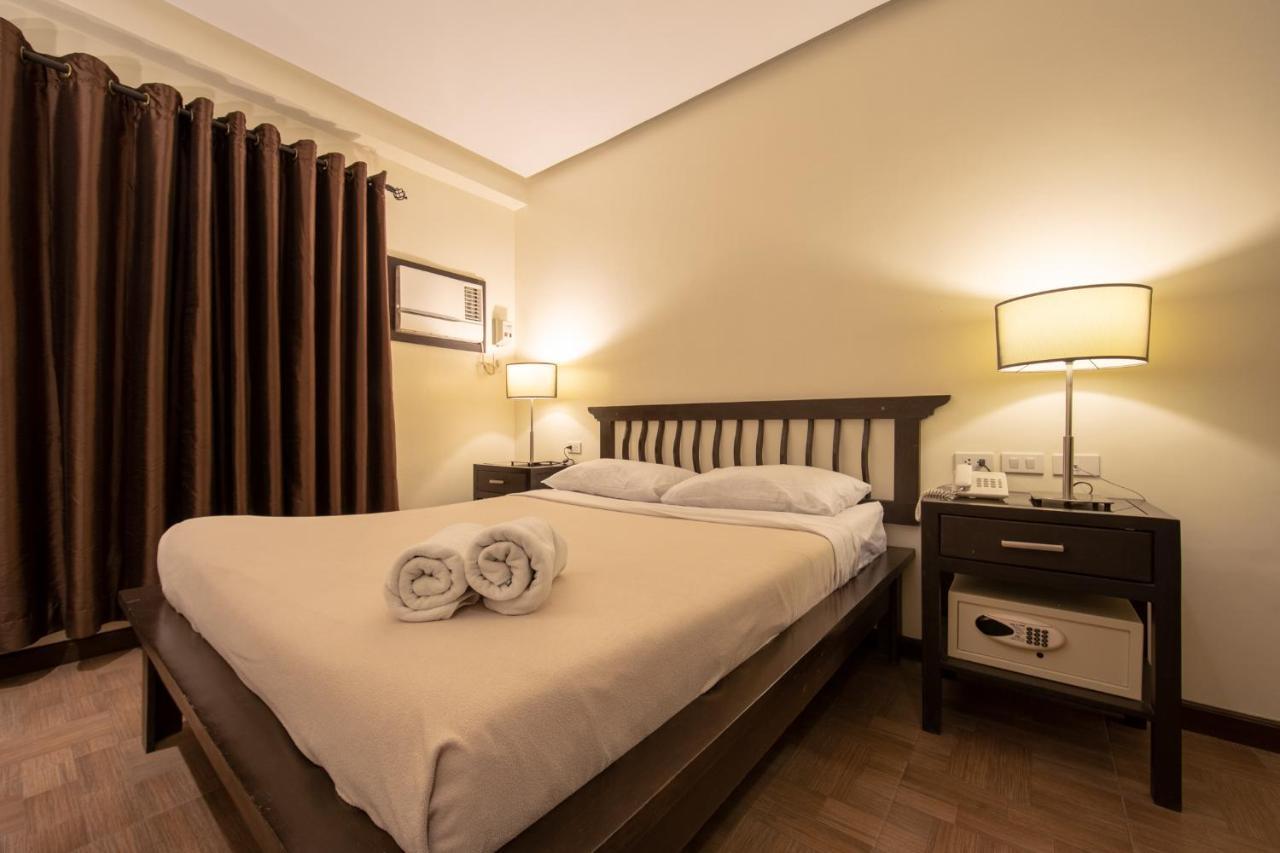 Rosvenil Hotel Таклобан Екстериор снимка
