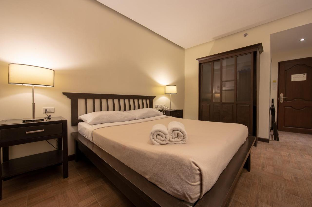 Rosvenil Hotel Таклобан Екстериор снимка