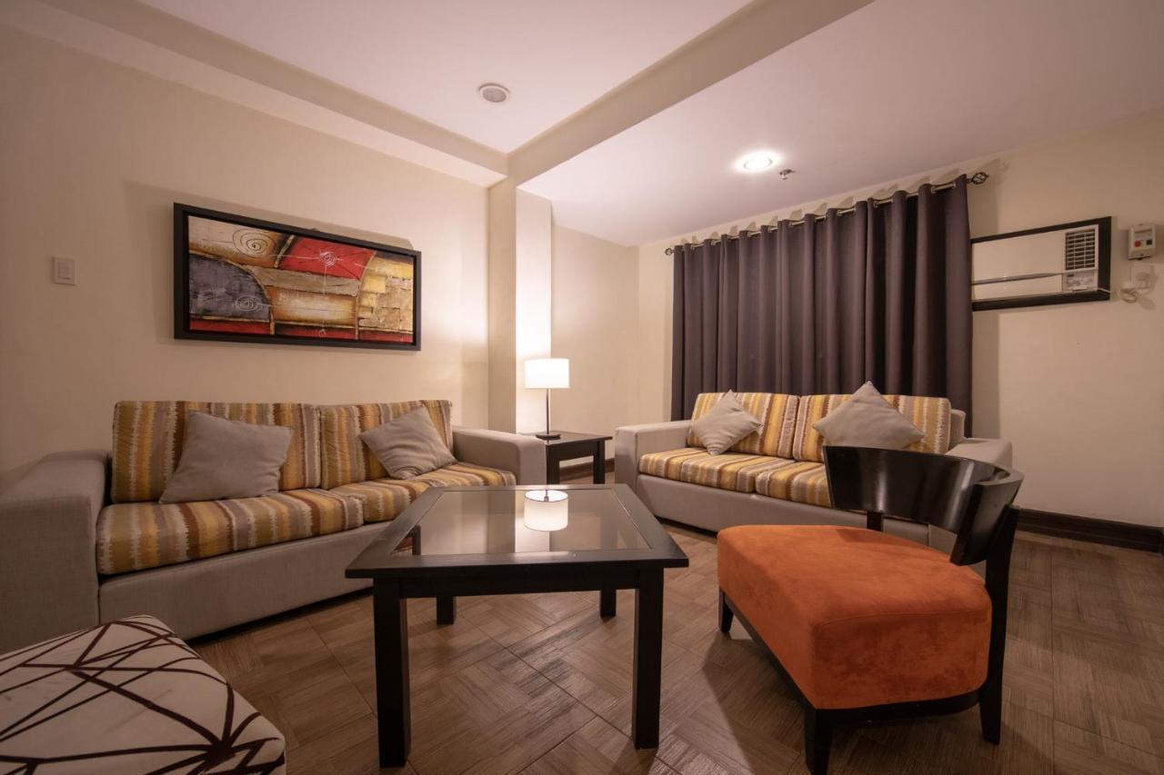 Rosvenil Hotel Таклобан Екстериор снимка