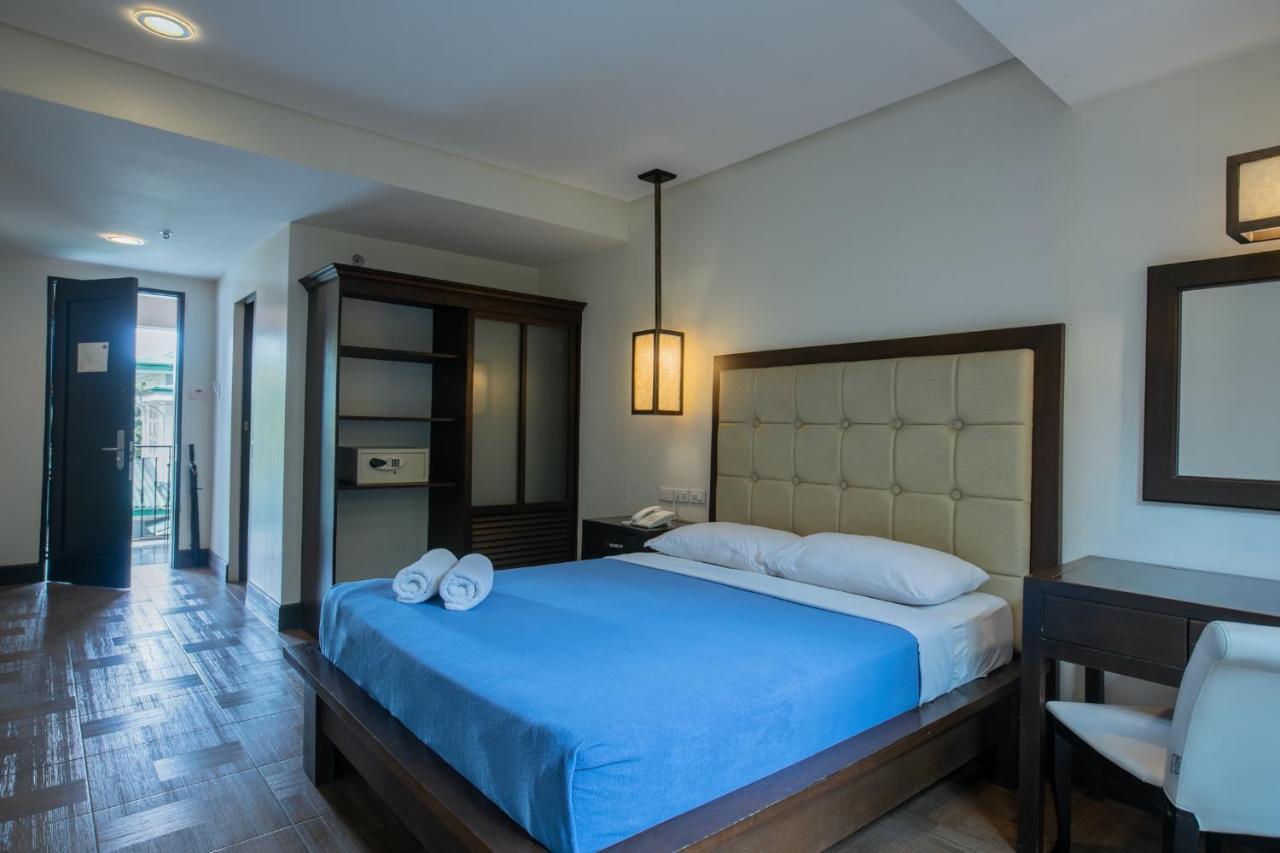 Rosvenil Hotel Таклобан Екстериор снимка